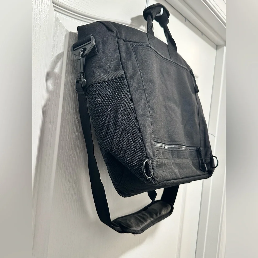 Piper Gear Black Messenger / Laptop Bag, Easily Fits 15